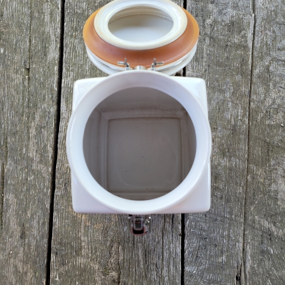 Starbucks Closing Container and coffee Cups - Picture 3 of 5